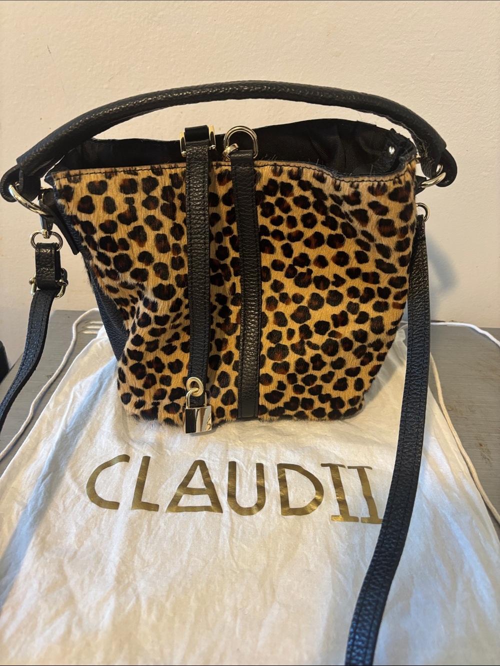Claudii Italian made Leopard-Print Bucket Bag in Tan and Black